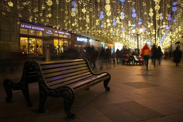 Москва, Россия - 14 декабря 2019 года: золотой цветной дождь Хри — стоковое фото