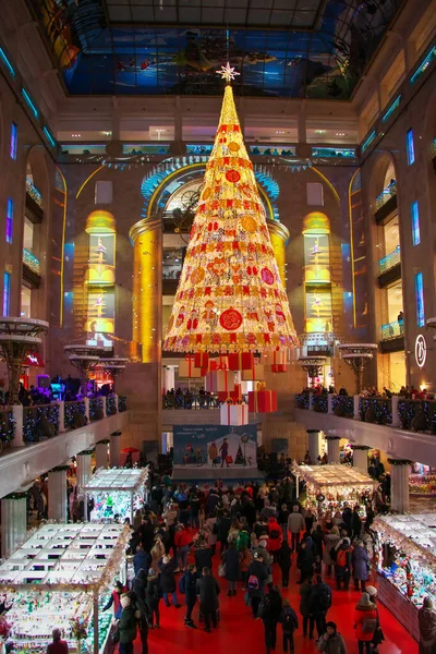 Moscow, Russia - December 14 2019: Central Children's Store on L — Stok fotoğraf