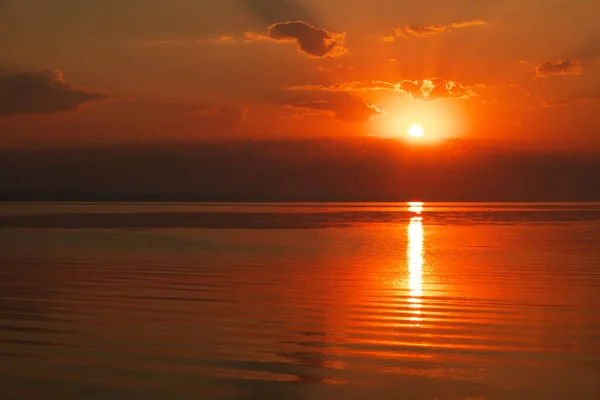Закат Море Красивый Пейзаж Разнообразие Цветов Оттенков Восходящего Солнца — стоковое фото