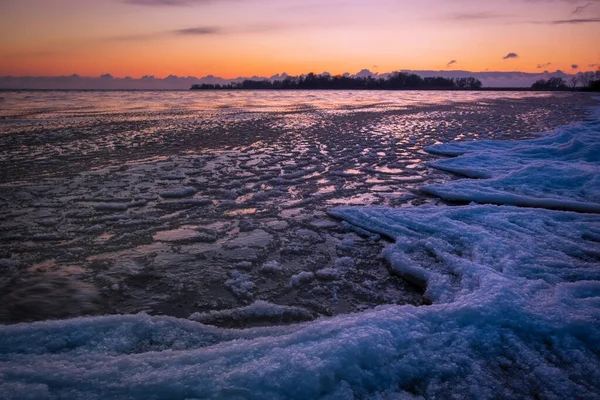 Amanecer Río Congelado Hermoso Paisaje Invierno Con Lago Mañana Amanecer —  Fotos de Stock