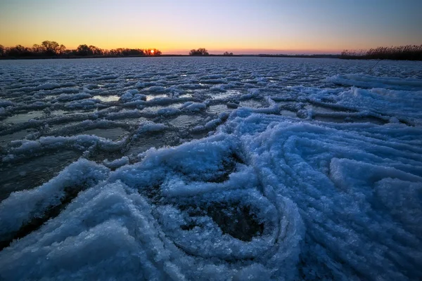 Lever Soleil Rivière Gelée Beau Paysage Hivernal Avec Lac Matin — Photo