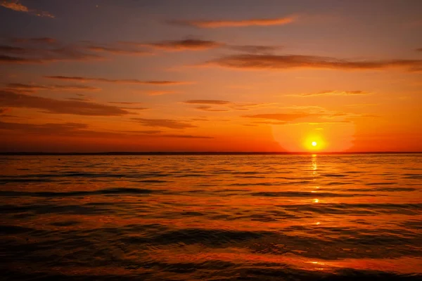 Prachtige Kleurrijke Zonsondergang Aan Kust Mooie Scène Met Zonsopgang Boven — Stockfoto