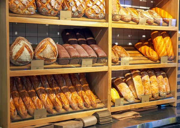 Свіжі Запечені Хліби Хліба Ринковій Стійці — стокове фото