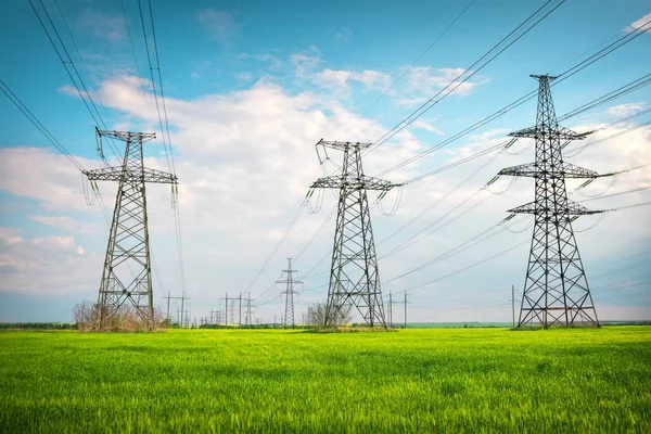 High Voltage Lines Power Pylons Flat Green Agricultural Landscape Sunny — Stock Photo, Image