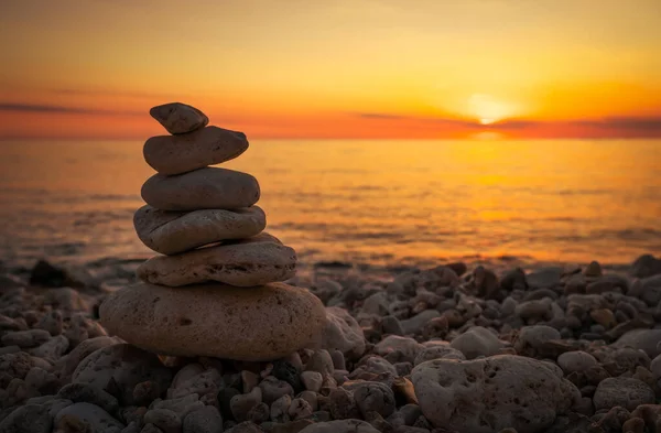 Pyramid Small Pebbles Beach Stones Background Sea Shore Sunset — Stock Photo, Image