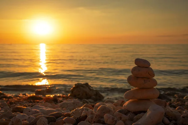 Pyramid Small Pebbles Beach Stones Background Sea Shore Sunset — Stock Photo, Image