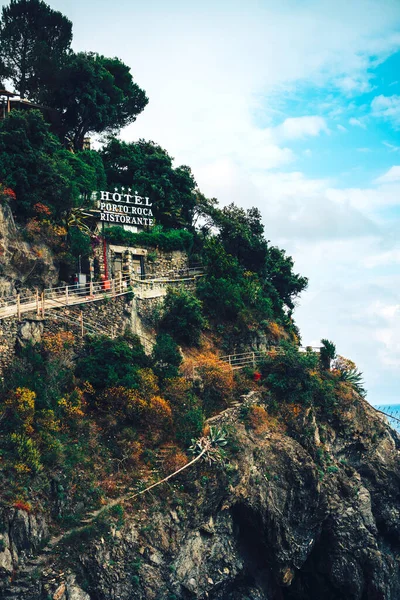 波尔图罗卡酒店位于全景悬崖顶部 海景壮观 Monteosso Mare Cinque Terre 意大利 — 图库照片