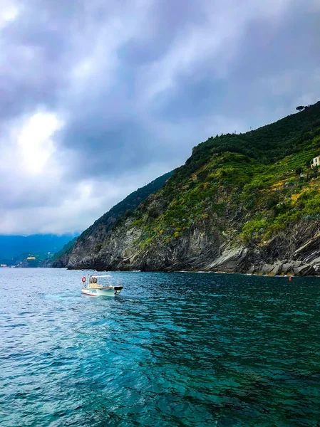 Wunderschöne Mediterrane Landschaft Mit Türkisfarbenem Meer Sichtbar Vom Wanderweg Cinque — Stockfoto