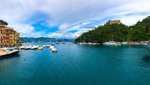 Breed Hoekpanorama Prachtig Uitzicht Portofino Een Van Werelds Mooiste Badplaatsen — Stockfoto