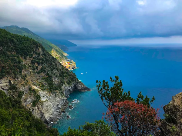 Schöner Weiträumiger Blick Auf Das Türkisfarbene Mittelmeer Vom Wanderweg Cinque — Stockfoto