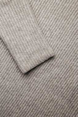 Gri örülmüş kumaş dokusu. Yünden yapılmış ürünler. El işi