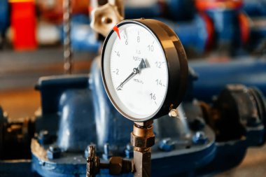 Basınç göstergesi, boru hattı, su, yağ veya gaz üzerindeki yakın çekim ölçüm aygıtı
