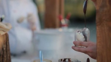 İnsan çikolata azot iceacream koyun..