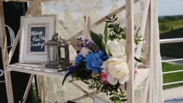 Весільна прикраса фотозони — стокове відео