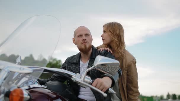 Young white couple on the motorbike — Stock Video