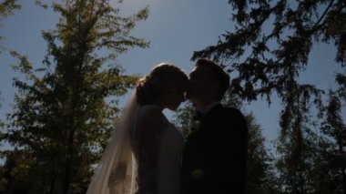 Gelin ve damat fotoğrafçı açık poz