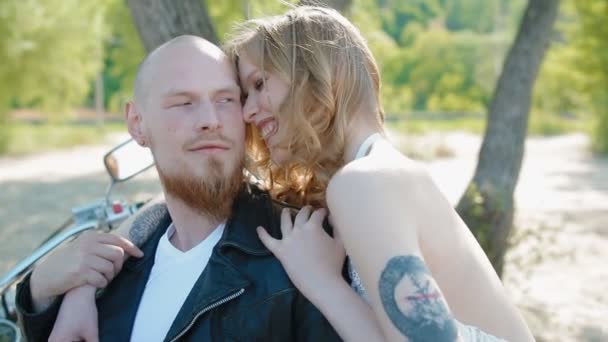 Moderne mariage motard élégant .