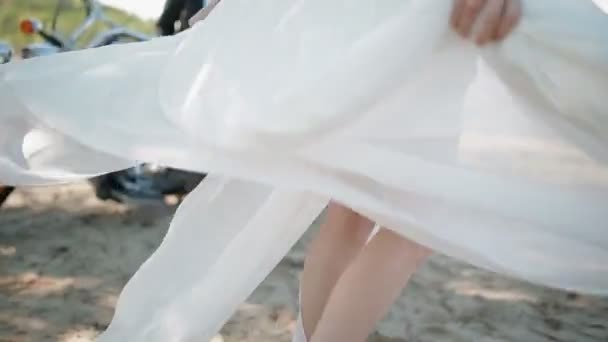 Moderne stilvolle Biker-Hochzeit. — Stockvideo