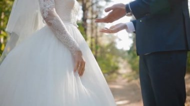 Gelin Damat öpücük elinde