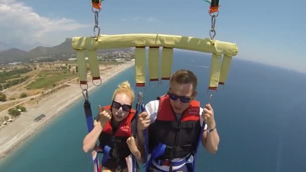 土耳其克默尔- 2016年6月30日：玩水降落伞 — 图库视频影像