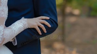 Damat gelini elini tut