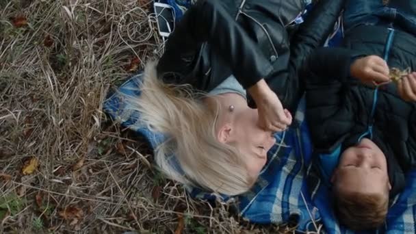 Mother and son laying on the plaid outdoor — Stock Video