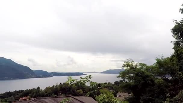 Widok na jezioro Maggiore z góry — Wideo stockowe
