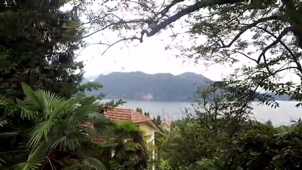 Uitzicht op het Lago Maggiore vanaf de bovenkant — Stockvideo