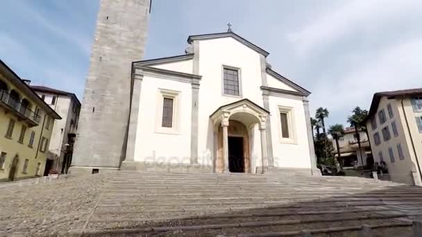 Palanza Verbania. Kerk San Leonardo en bell tower. — Stockvideo