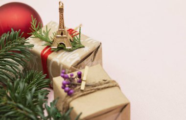 Tatil için el yapımı süslemeler, Eyfel Kulesi hediye paketi, kız sevdiğine hediye paketi.