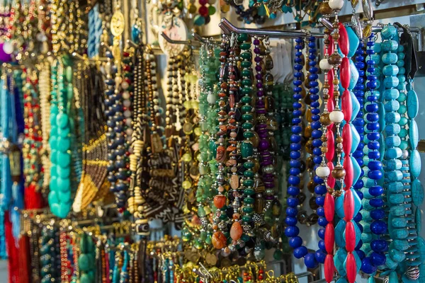 Souvenirs shop in Arab quarter . — Stock Photo, Image