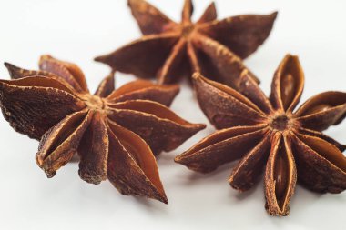 Beyaz arka plan üzerinde izole güzel fotoğraf anason .