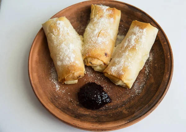 süzme peynir ile rulo kek .