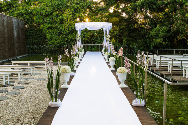 Еврейский хупа, свадебный путдор
 .