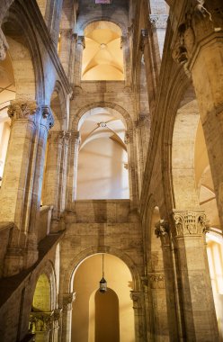 Aşağıdan merdiven görünümünde Palazzo Venezia .