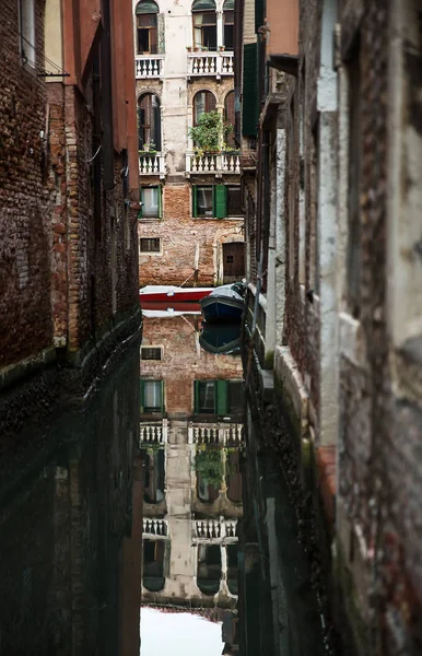 Bellissimo canale foto di Venezia, Italia  . — Foto Stock