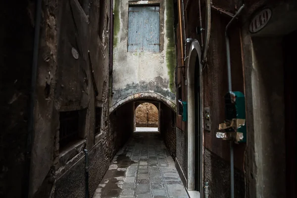 Vakker bildegate fra Venezia, Italia  . – stockfoto