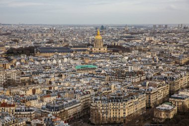 Paris şehri ve Seine Nehri Eiffel Tower havadan görünümü.