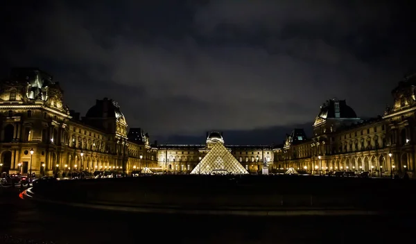 View Famous Louvre Museum Louvre Pyramid Evening — Stock Photo, Image