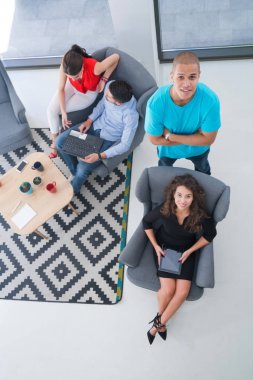 Başlangıç iş adamları Office Kurumsal takım kavramı çalışma