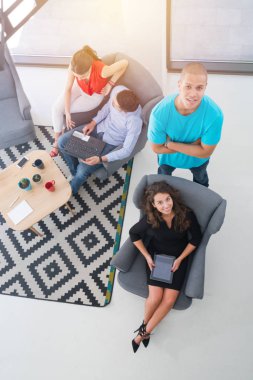 Başlangıç iş adamları Office Kurumsal takım kavramı çalışma