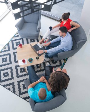 Başlangıç iş adamları Office Kurumsal takım kavramı çalışma