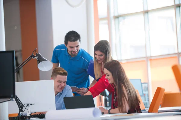 Start Unternehmensgruppe Arbeitet Täglich Modernen Coworking Büroflächen — Stockfoto