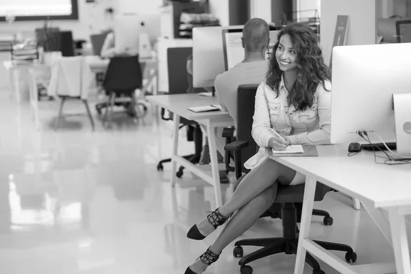 Start Imprenditori Gruppo Che Lavorano Tutti Giorni Lavoro Presso Ufficio — Foto Stock