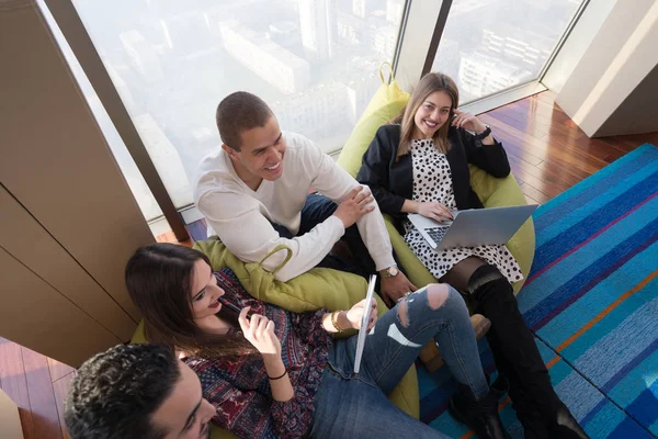 Start Imprenditori Gruppo Che Lavorano Tutti Giorni Lavoro Presso Ufficio — Foto Stock