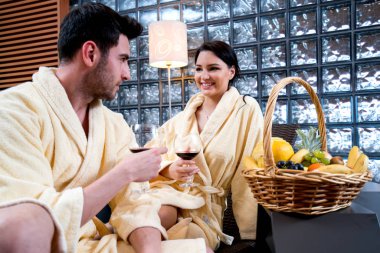 Kaç şarap ve meyve zevk. lüks