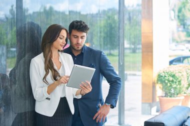 Kurumsal iş takım ve bir Toplantı Yöneticisi kapat