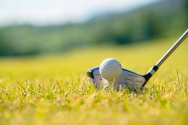 Adam oynarken Golf yaz aylarında