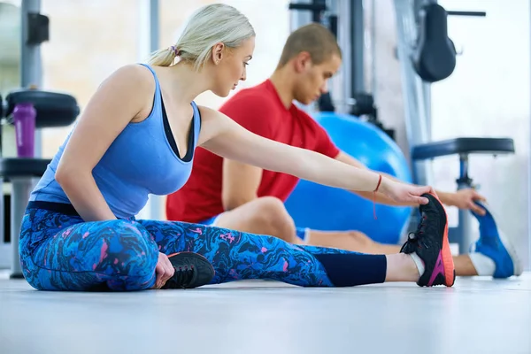 Entraînement Femme Avec Instructeur Fitness Gymnase — Photo