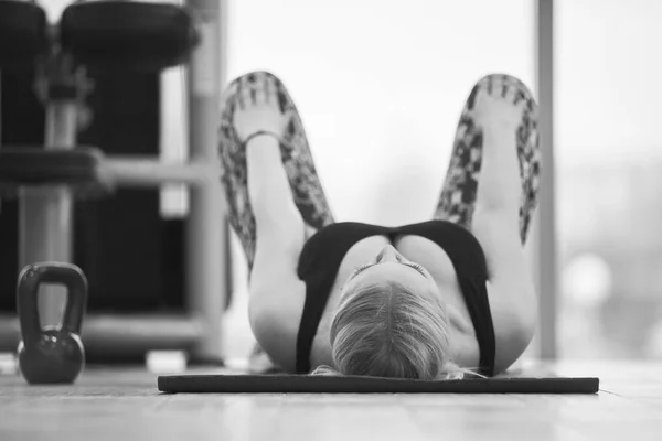 Allenamento Kettlebell Palestra Moderna — Foto Stock